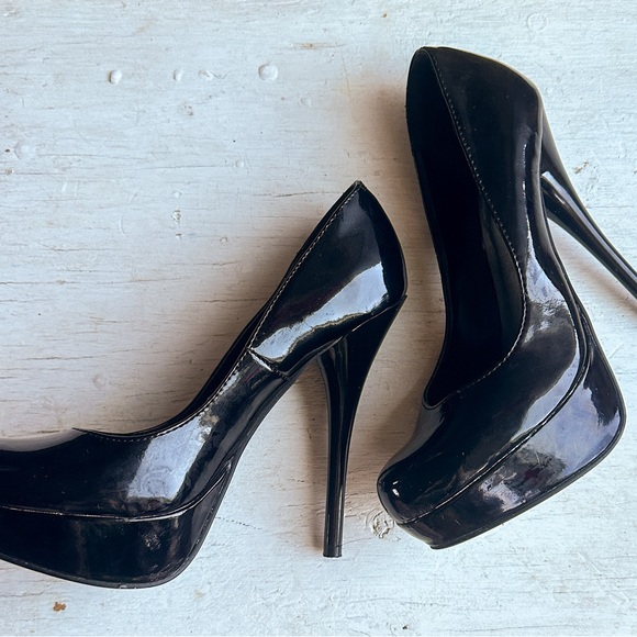Black Patent Platform Going Out Heels - Picture 4 of 7